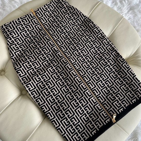 Mid-length knit skirt with Balmain monogram - Picture 4 of 7